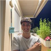 Estudiante joven de 18 años, con gran disponibilidad, con certificado de nivel B2 en Cambridge y en curso del C1.